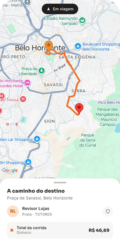 App Bhmob durante a viagem, com a rota no mapa e os dados do motorista